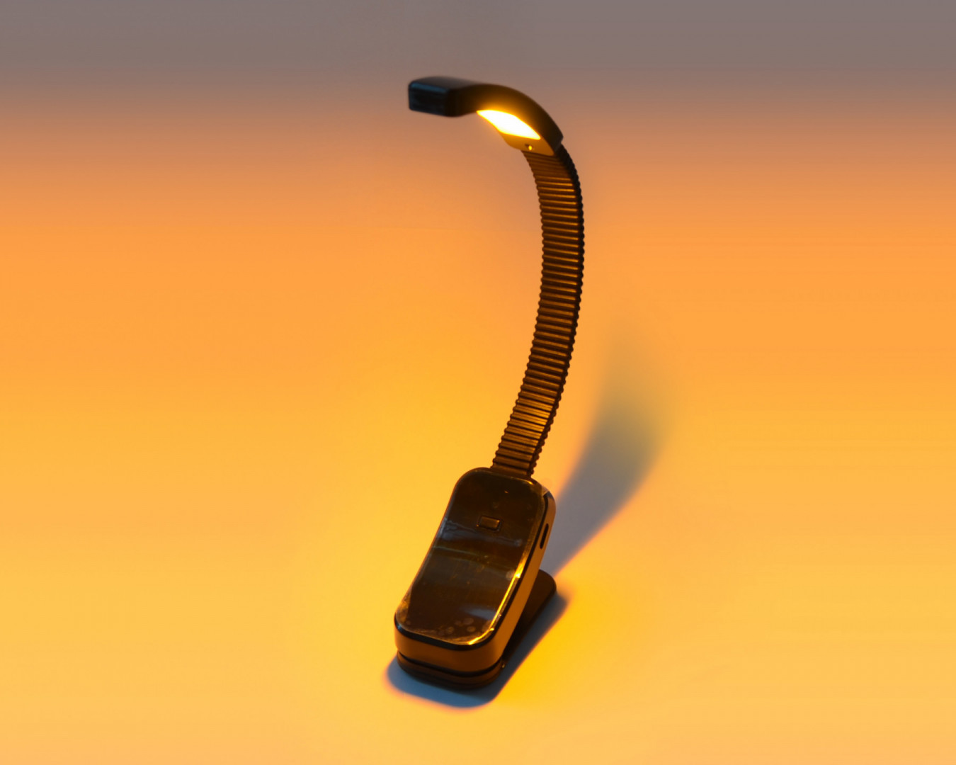 Lampka LED do czytania bez niebieskiego spektrum Bentech D128AB